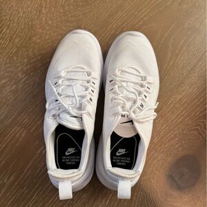 Nike women’s sneakers